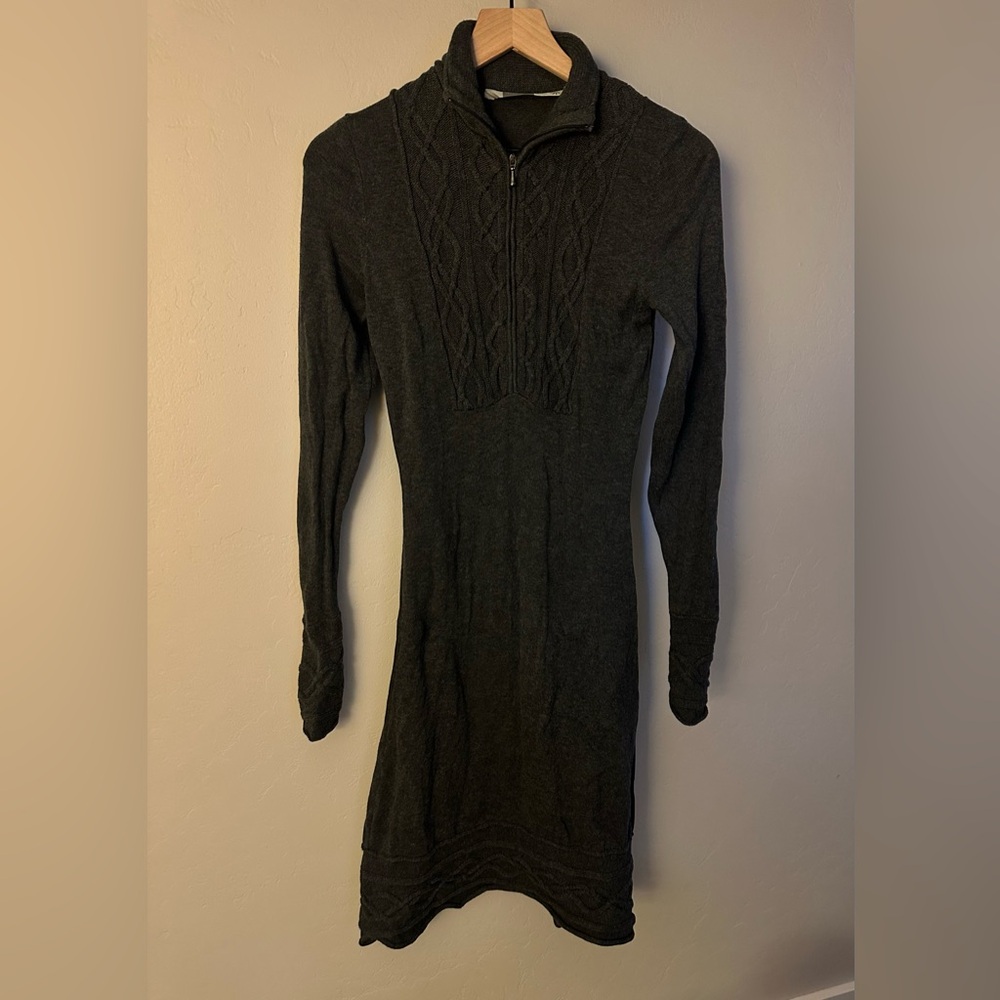 Athleta Sawtooth Grey Cable Dress